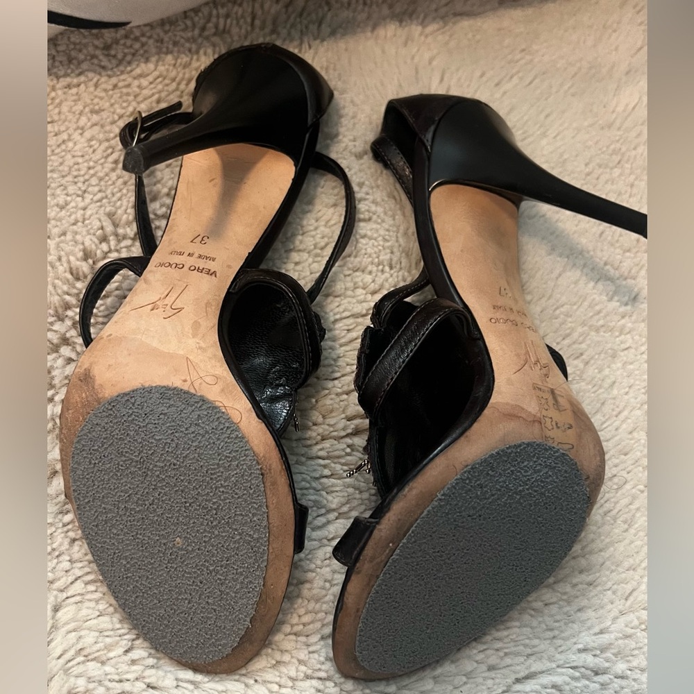 Giuseppe Zanotti Black and Gold Heels with Ornate Design - Picture 4 of 5